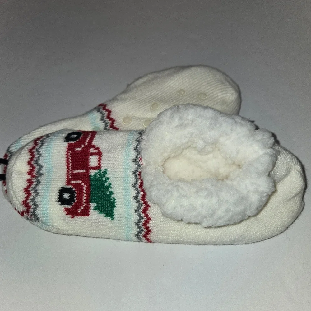 Northeast Outfitters Youth Cozy‎ Cabin Slippers Cream Christmas Truck & Tree